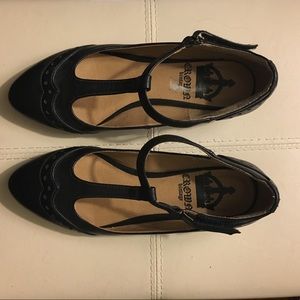 Croma Vintage black ankle strap flats